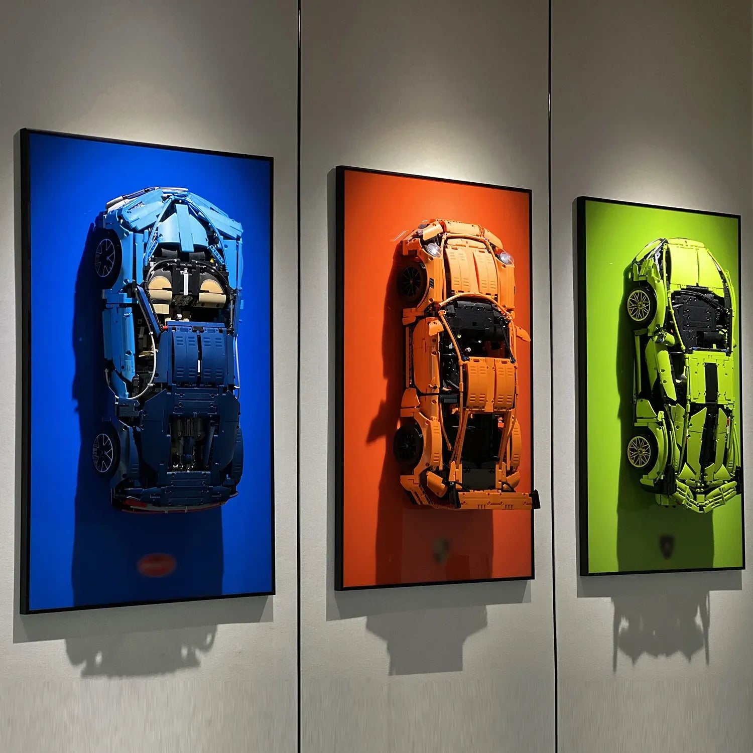 How can I effortlessly display the LEGO Technic Porsche 911 GT3 RS 42056 on the wall?