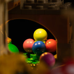 LEGO 21360 detail light 6