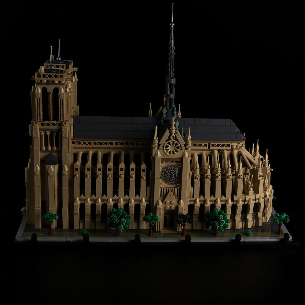 LEGO Notre-Dame de Paris 21061 light kit off state